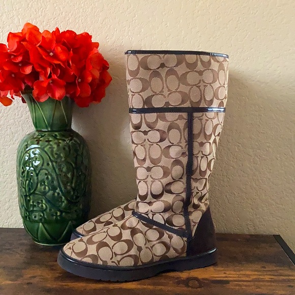 Coach Nikole Signature shearling boots - Picture 3 of 11